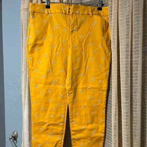Old Navy Yellow Daisy Pixie Pant
